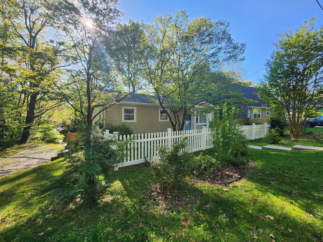 414 S Oconeechee Ave - Photo 2 of 28