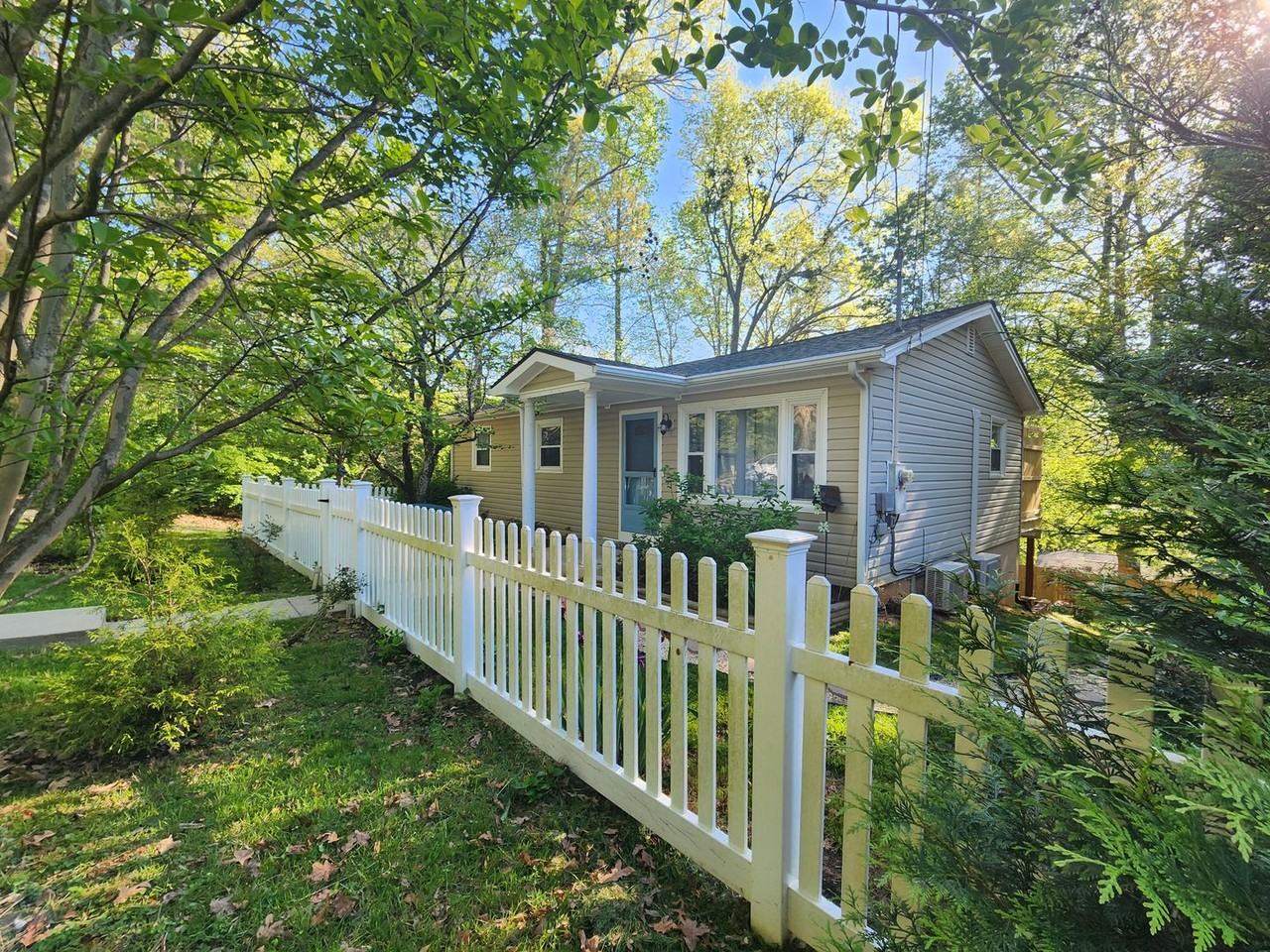 414 S Oconeechee Ave - Photo 3 of 28