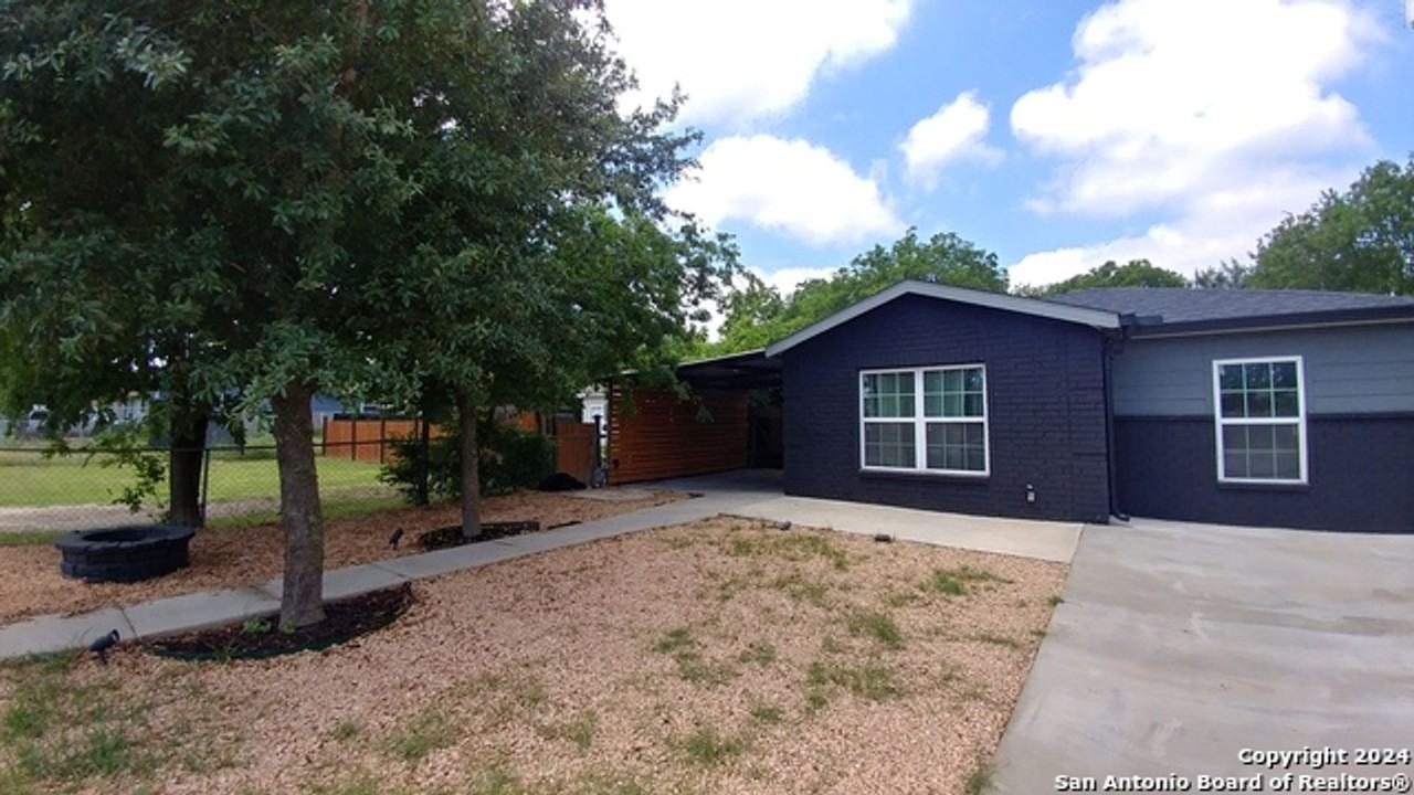 111 Ardmore St - Photo 3 of 28