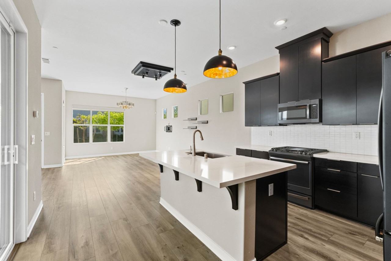 110 Fonseca St - Photo 3 of 50