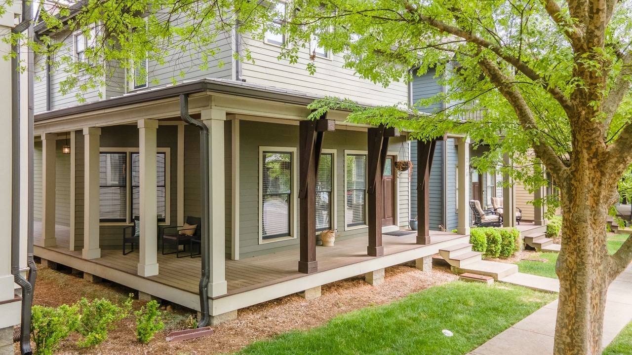 328 Sylvan Park Ln - Photo 3 of 48