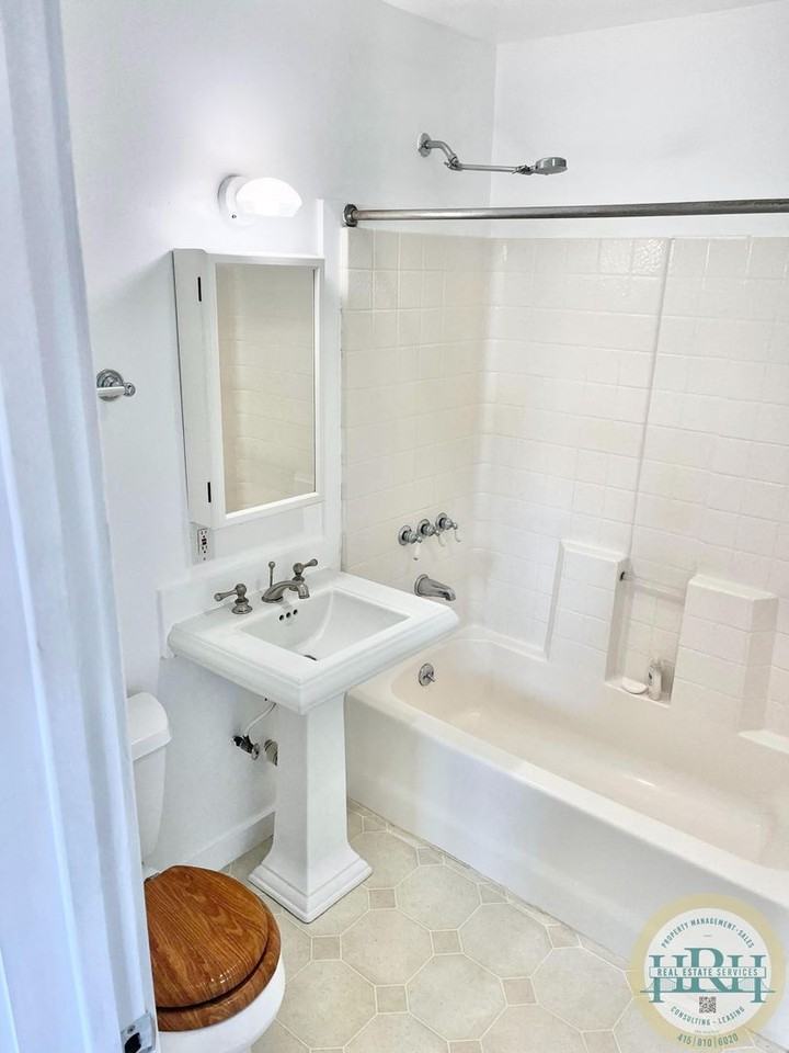 2443 41st Ave Lowr - Photo 3 of 11