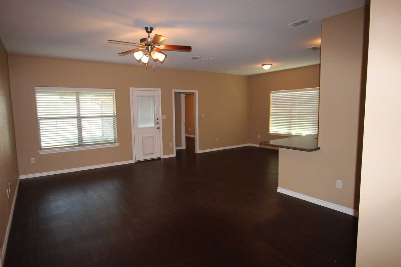19391 King Ranch Dr - Photo 2 of 34