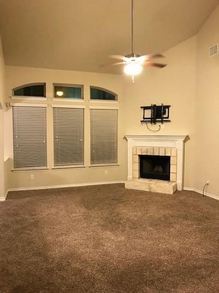 5533 Wisdom Court - Photo 3 of 14