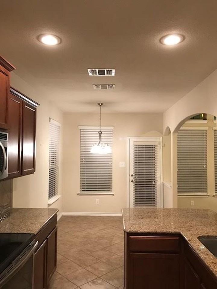 5533 Wisdom Court - Photo 4 of 14