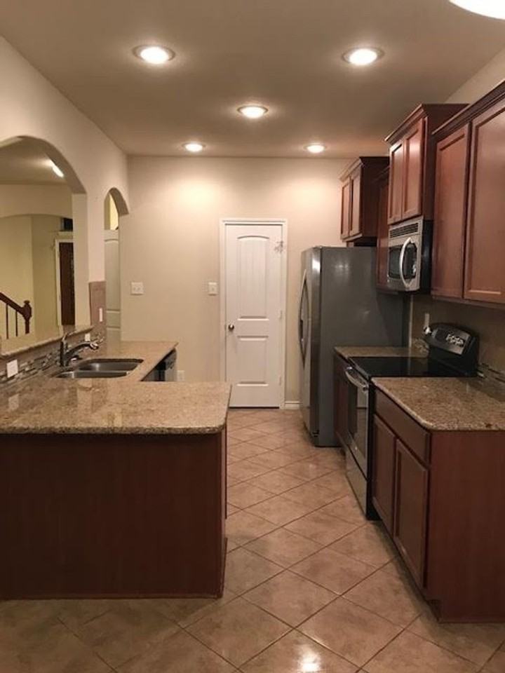 5533 Wisdom Court - Photo 5 of 14