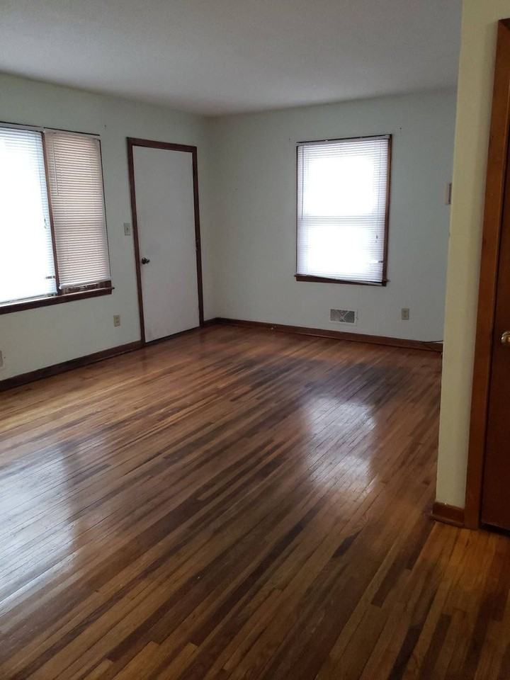 417 10th St Se - Photo 3 of 6