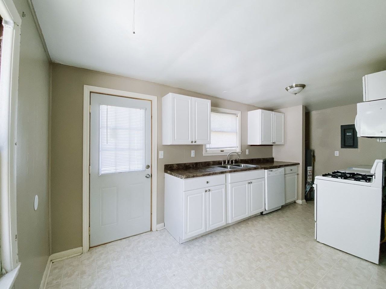 2022 Scott St - Photo 5 of 13