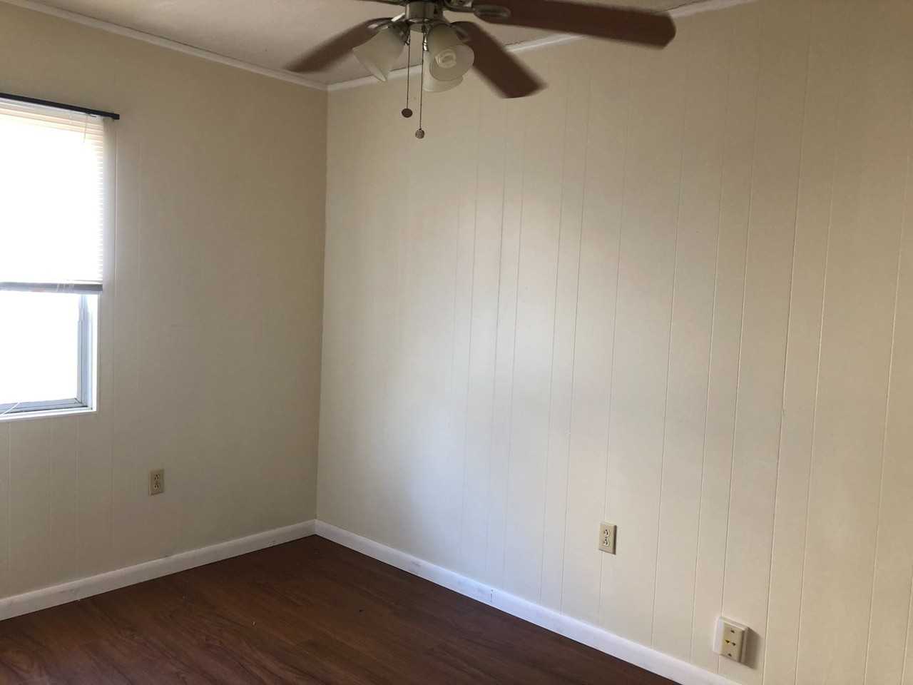 2589 Eastgate Dr - Photo 7 of 8