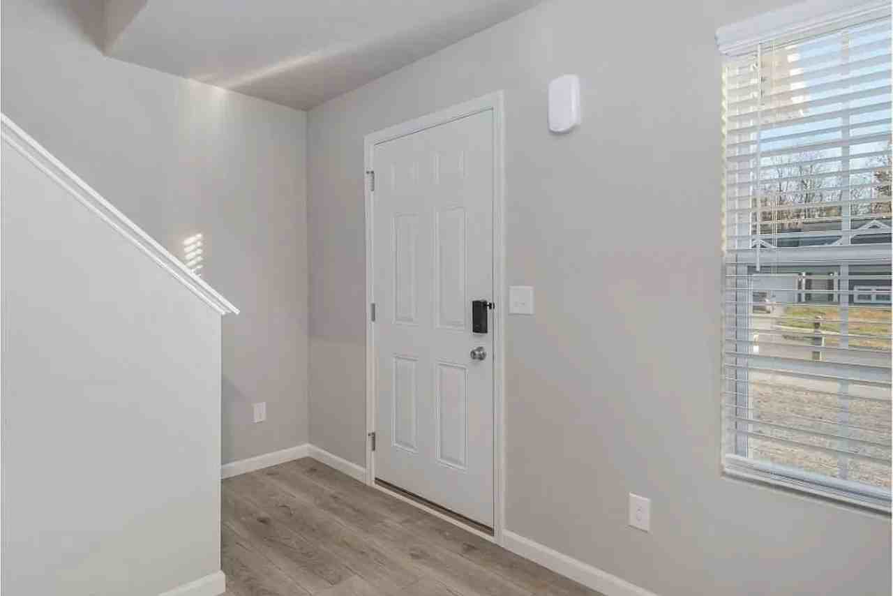 6354 Wood Hollow Ave - Photo 5 of 22