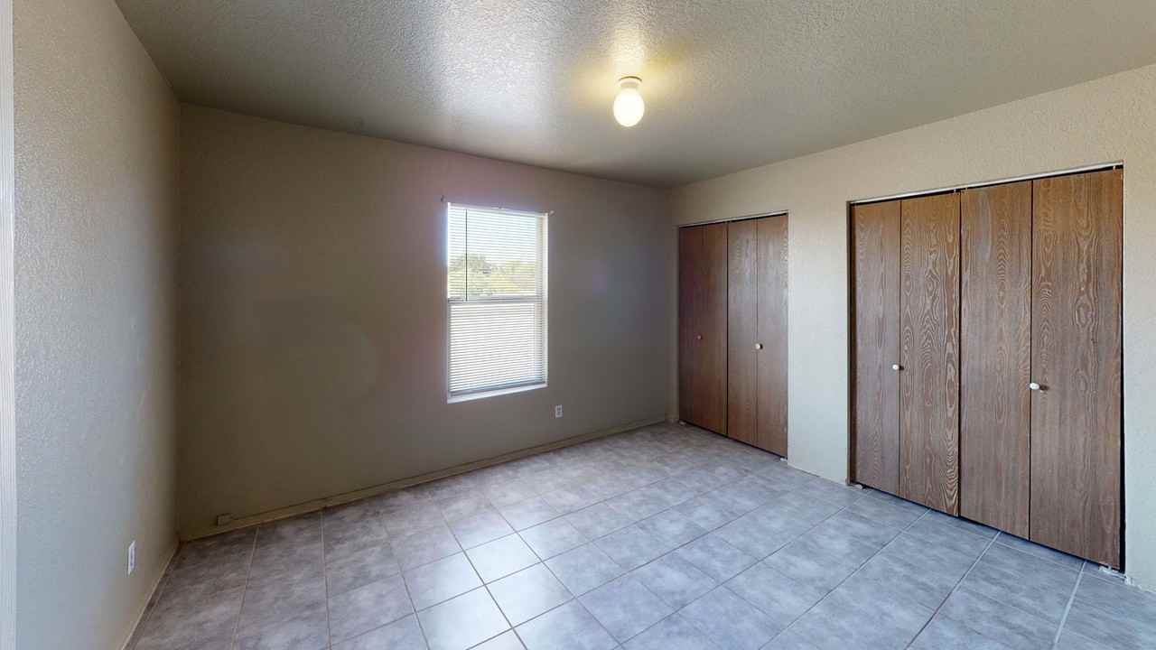 1420 S Sandburg Dr - Photo 2 of 16