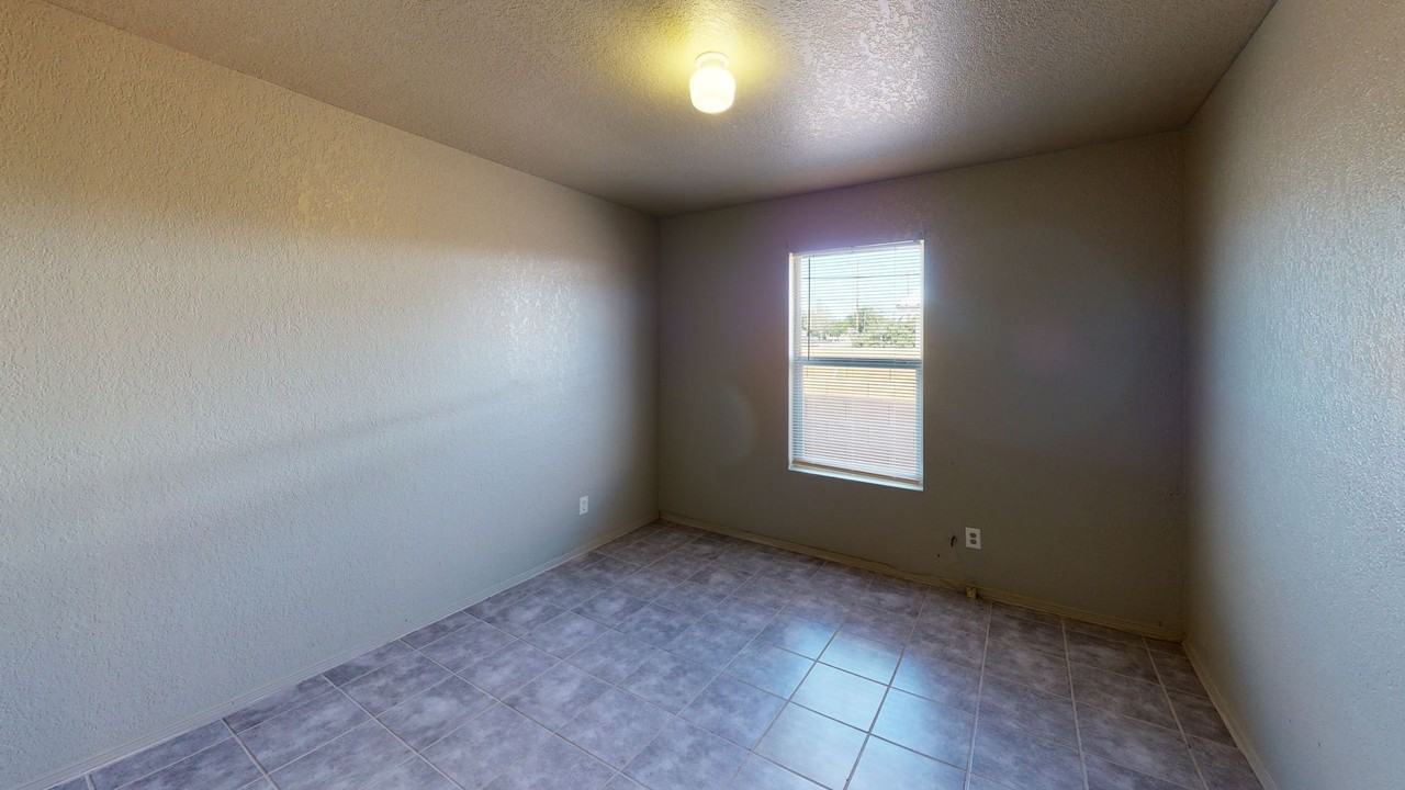 1420 S Sandburg Dr - Photo 3 of 16