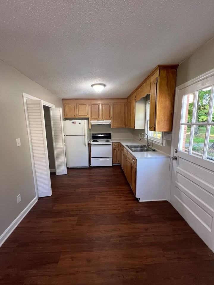 708 South Church St. - Photo 3 of 10