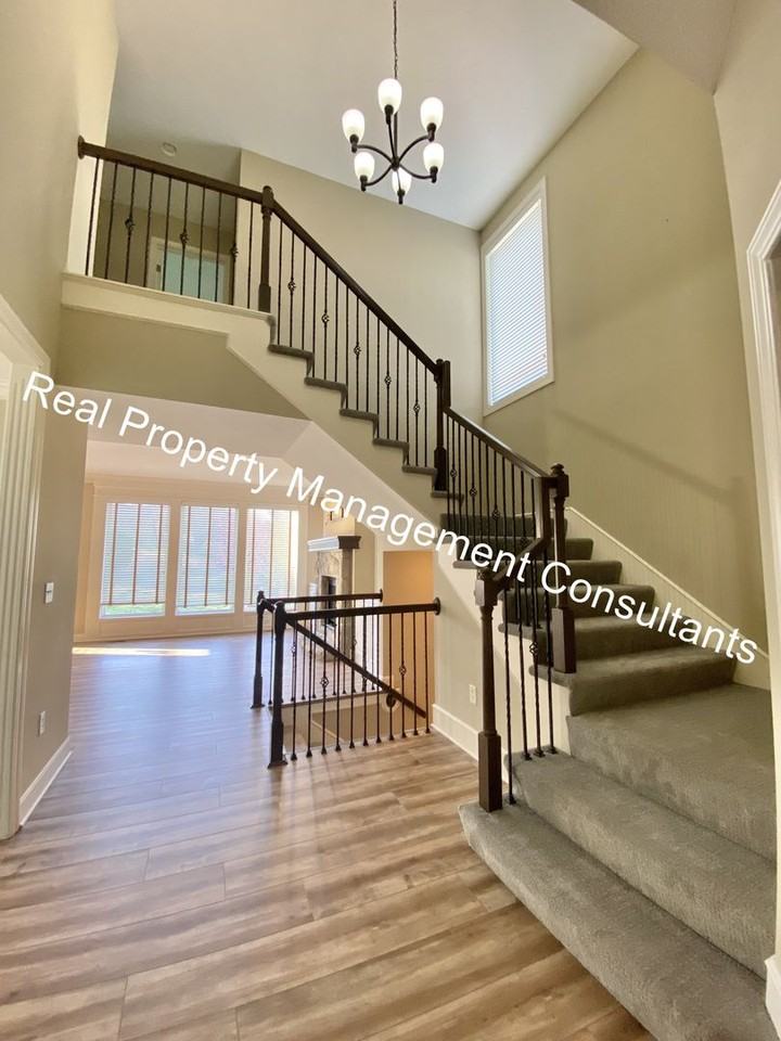 4904 W 162nd St - Photo 2 of 32