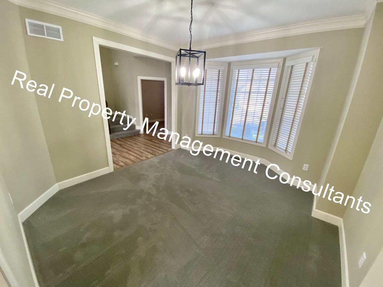 4904 W 162nd St - Photo 3 of 32