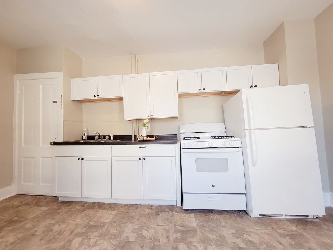 230 E Vine St - Photo 5 of 13