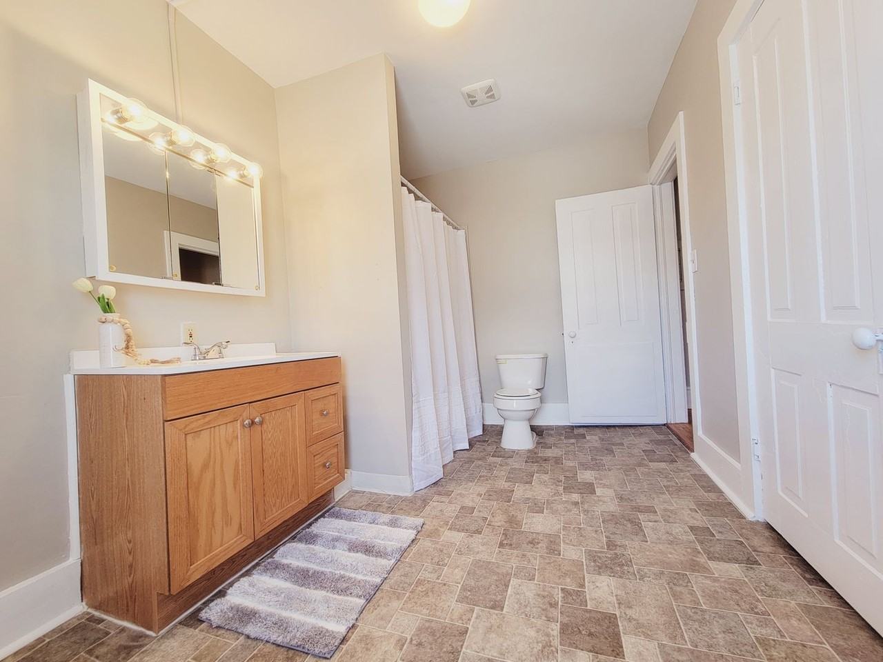 230 E Vine St - Photo 6 of 13