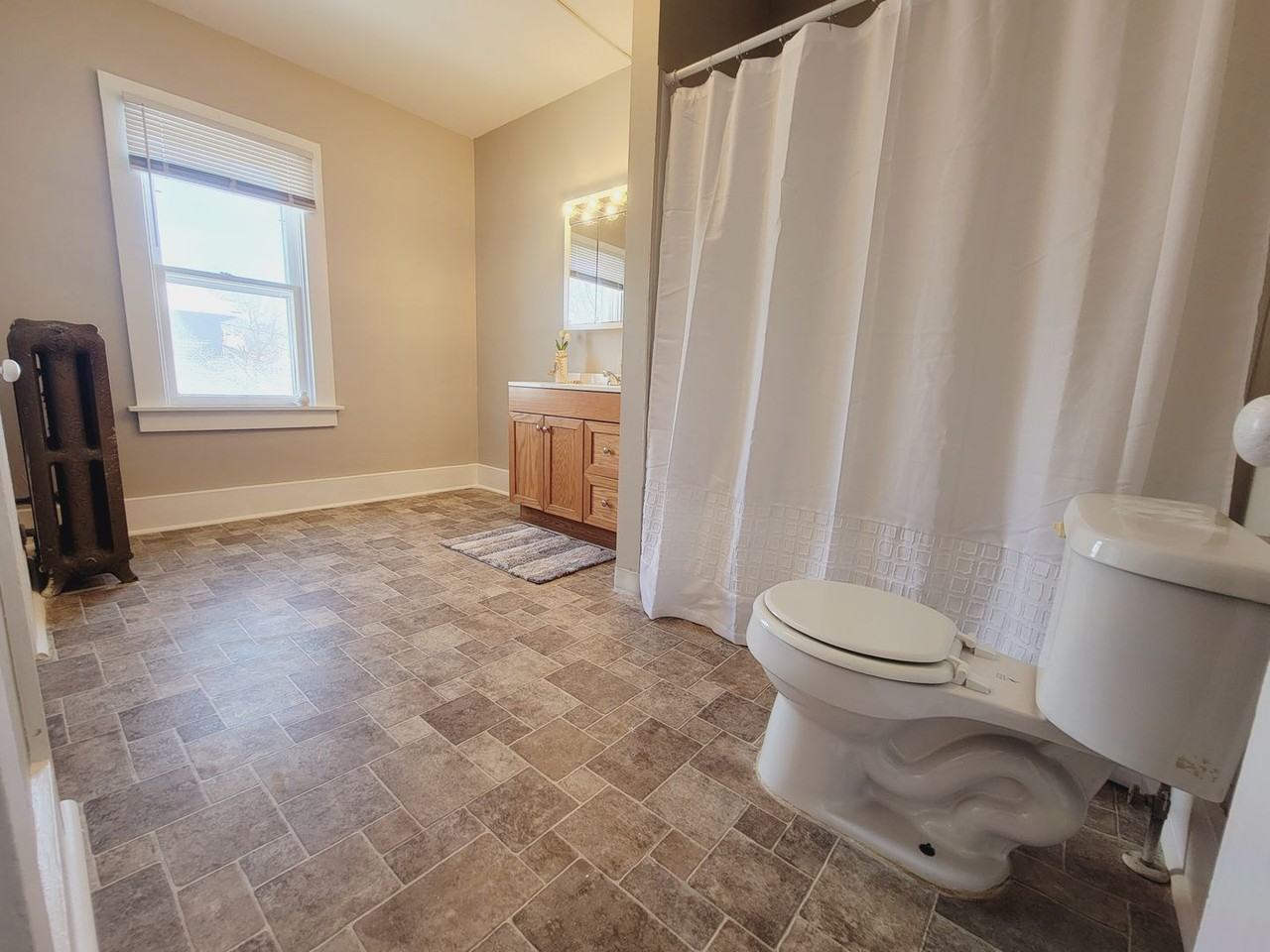 230 E Vine St - Photo 7 of 13