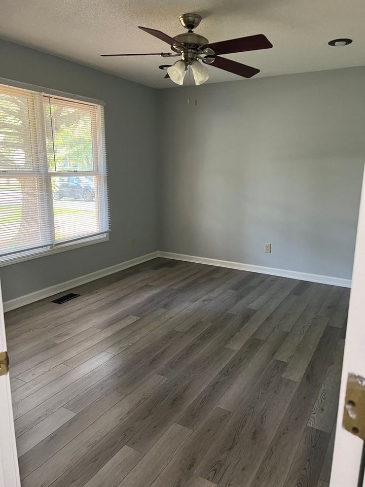 4310 E Bill Mallory Blvd - Photo 2 of 10