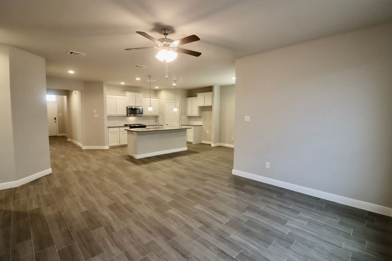 1120 Eastland Ln - Photo 3 of 28