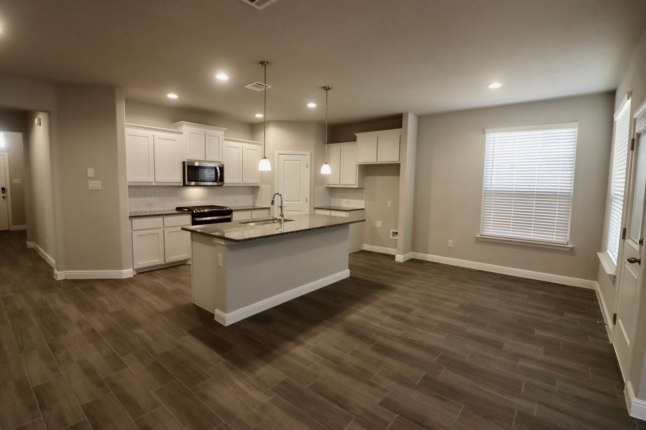 1120 Eastland Ln - Photo 5 of 28