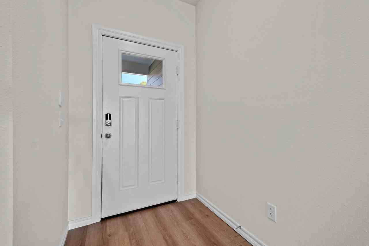 1317 Bates St - Photo 5 of 29
