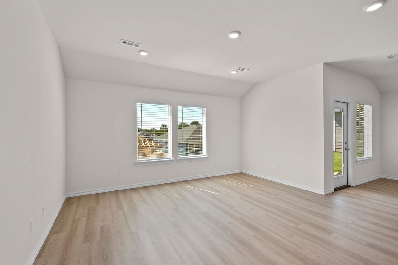 1317 Bates St - Photo 7 of 29