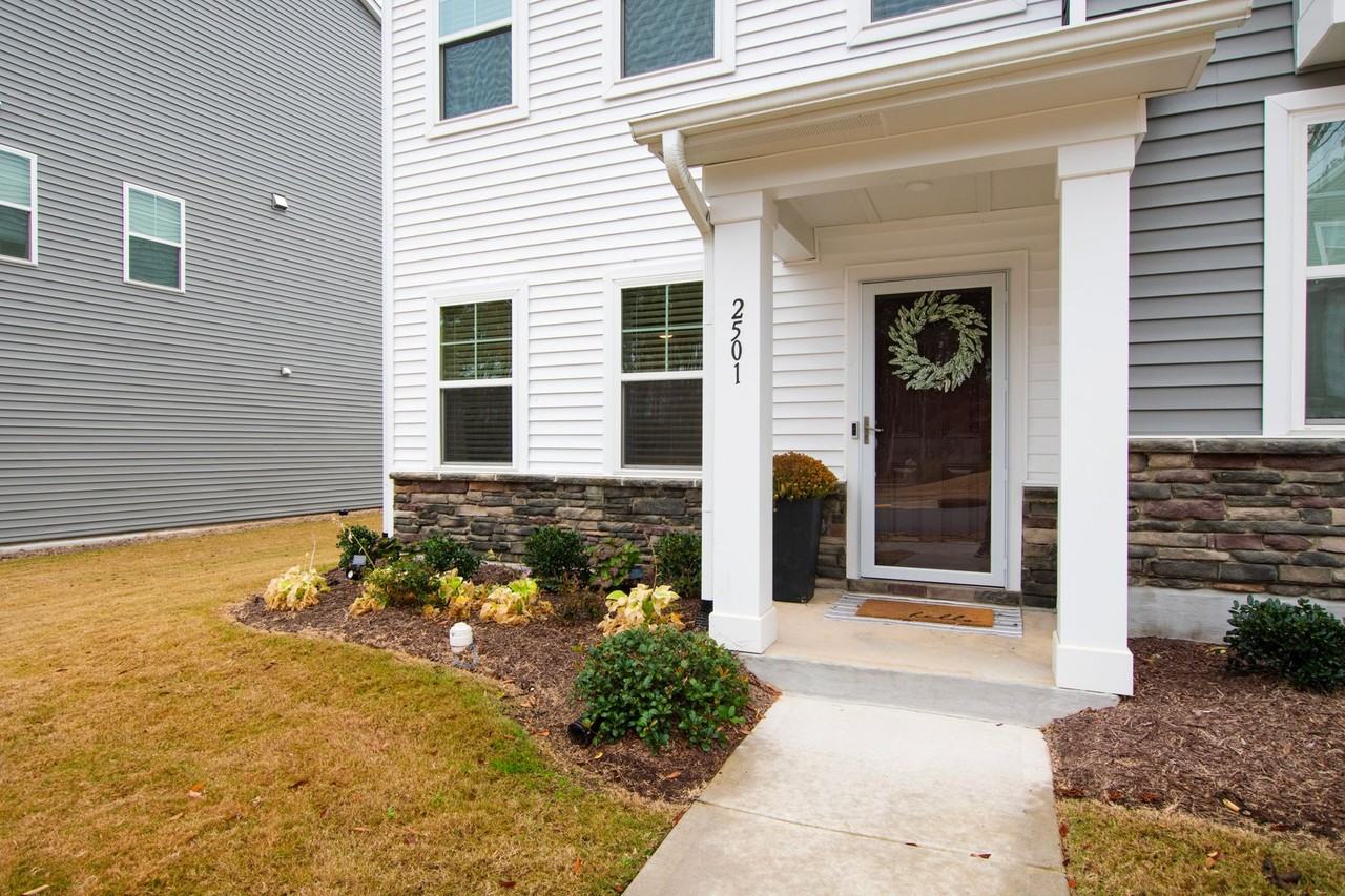 2501 Laurel Valley Way - Photo 3 of 39