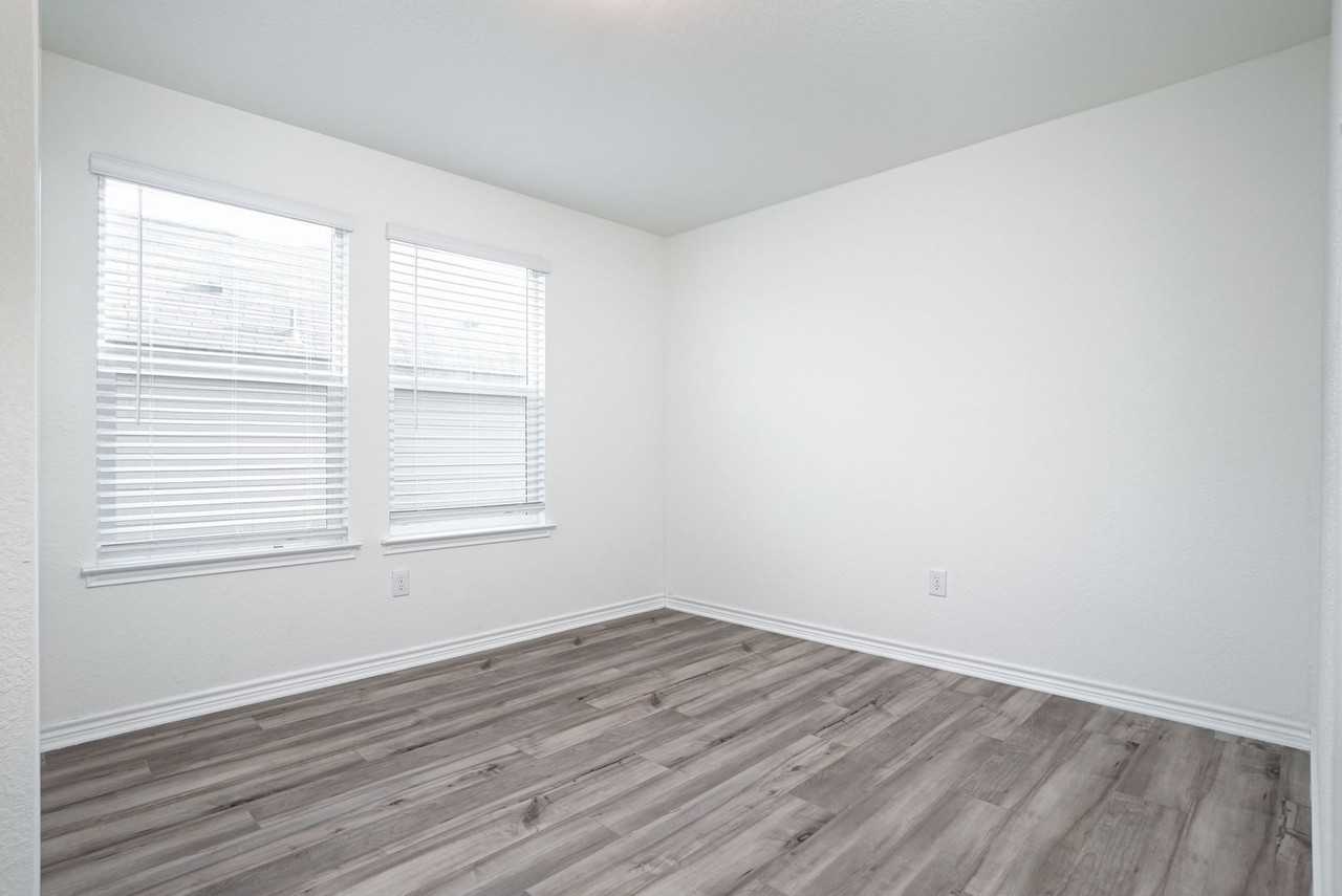 2423 Bart Cv - Photo 3 of 16