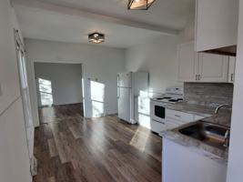 featured image of 1005 E 7th St