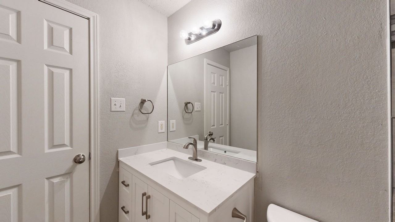 1300 Monroe Loop #A - Photo 5 of 25