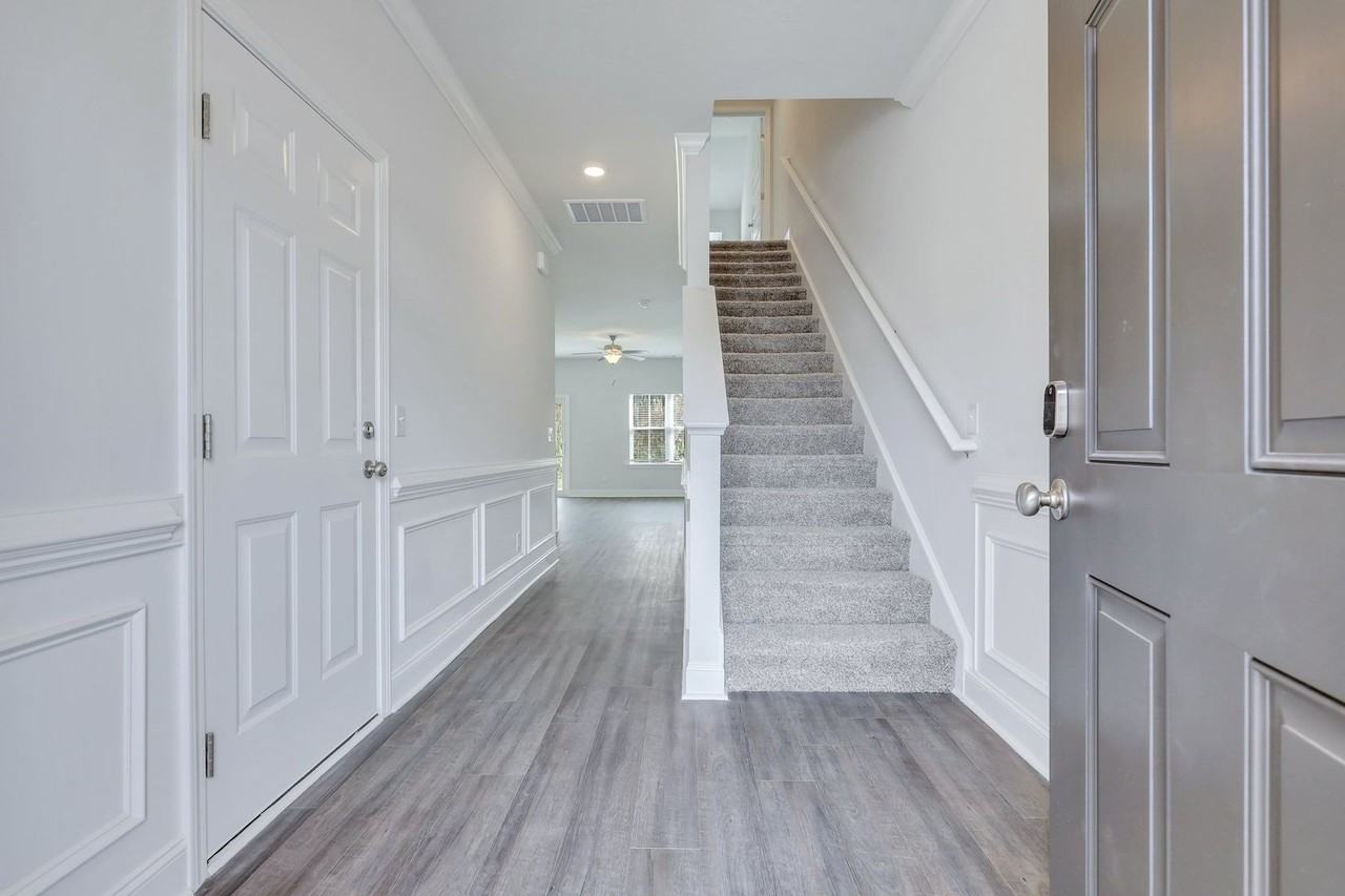 512 Governor Treutlen Cir - Photo 2 of 20