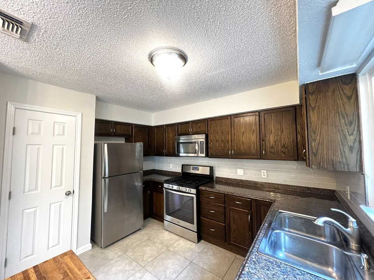 5103 Lambs Ln - Photo 6 of 29