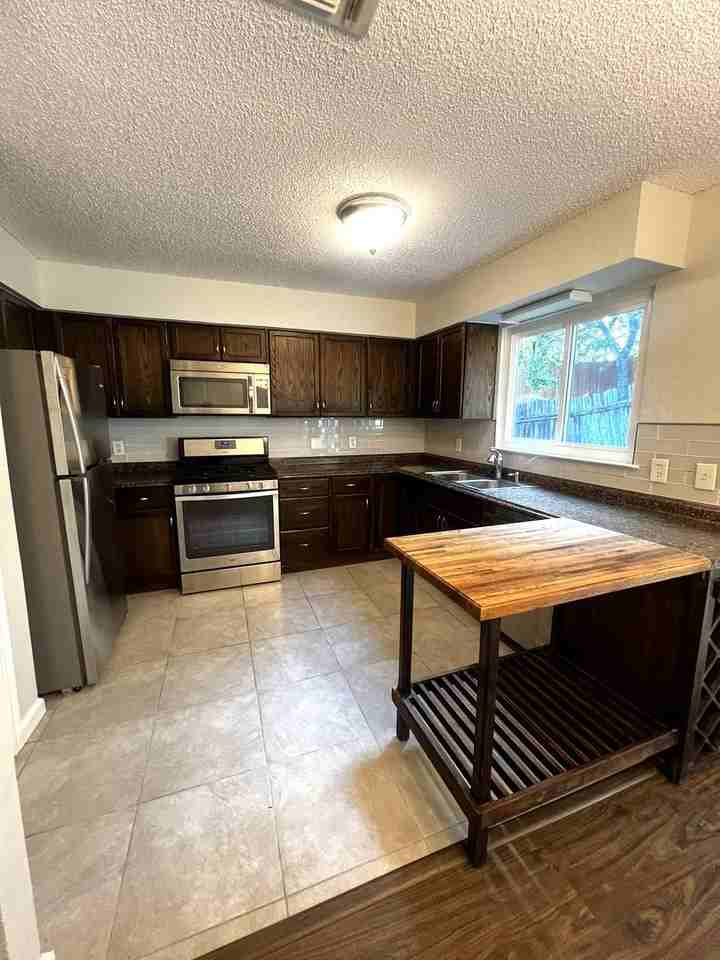 5103 Lambs Ln - Photo 7 of 29