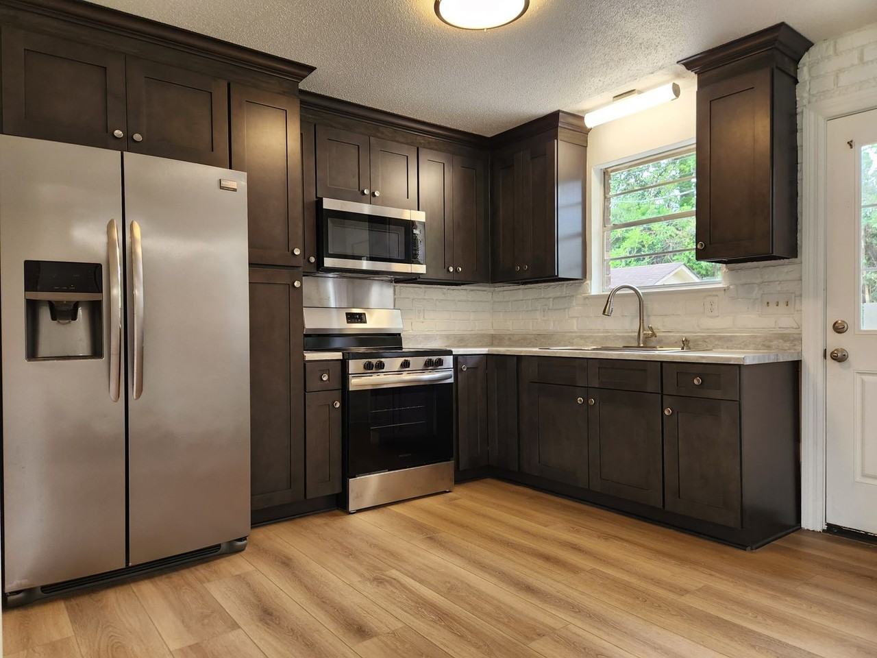 111 Wassaw Rd - Photo 3 of 19