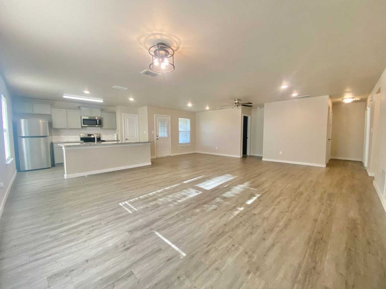 3111 Duke St - Photo 2 of 17