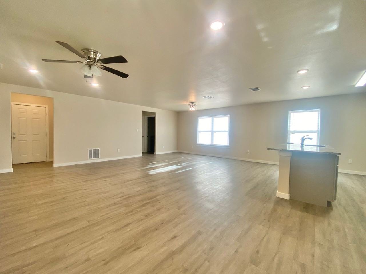 3111 Duke St - Photo 6 of 17