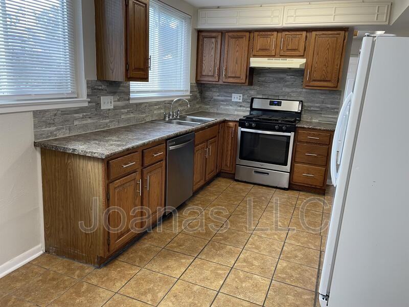 1043 Richland St - Photo 3 of 20