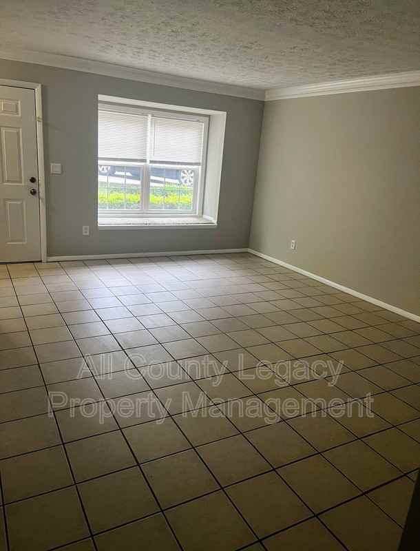 2942 Spruce Cir - Photo 2 of 9