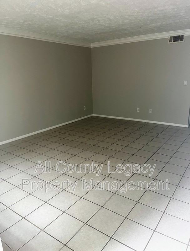 2942 Spruce Cir - Photo 3 of 9