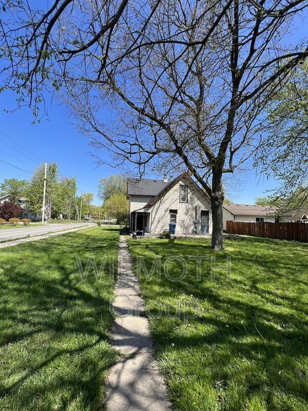 133 N Muessing St - Photo 2 of 10