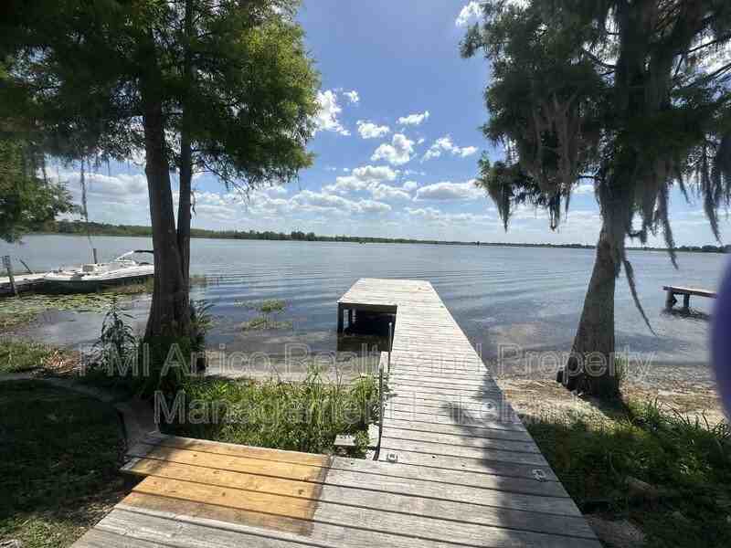 2211 9th St Se - Photo 2 of 12