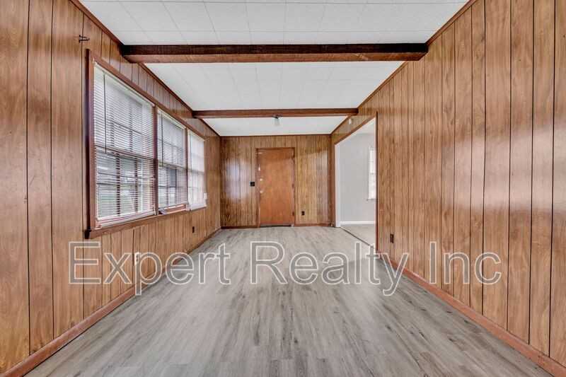 905 Daniel Dr - Photo 2 of 25