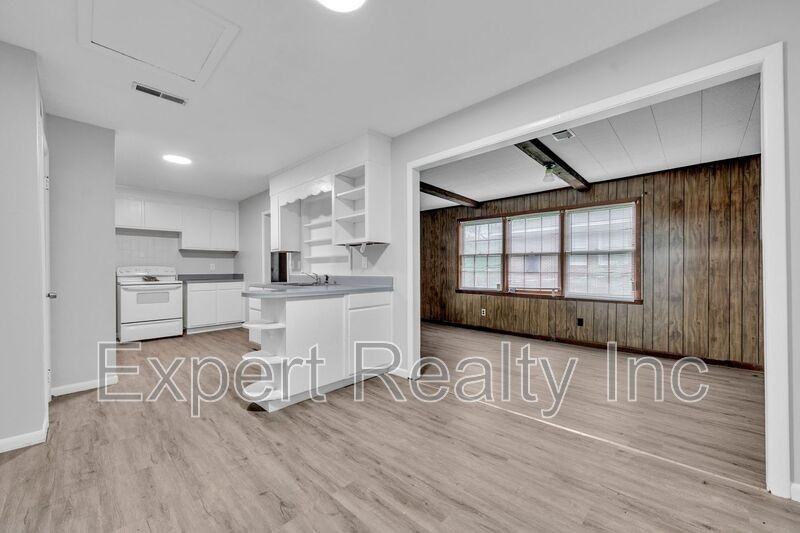 905 Daniel Dr - Photo 3 of 25