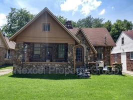 featured image of 785 E Parkway S #1