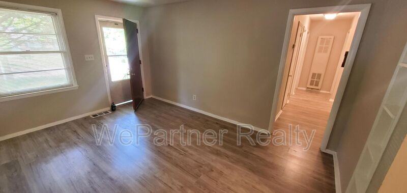 634 Currie Dr - Photo 3 of 9