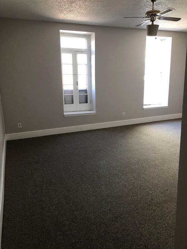 733 Massachusetts St - Photo 2 of 11