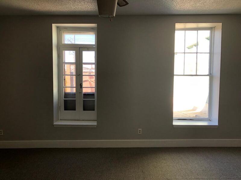 733 Massachusetts St - Photo 4 of 11