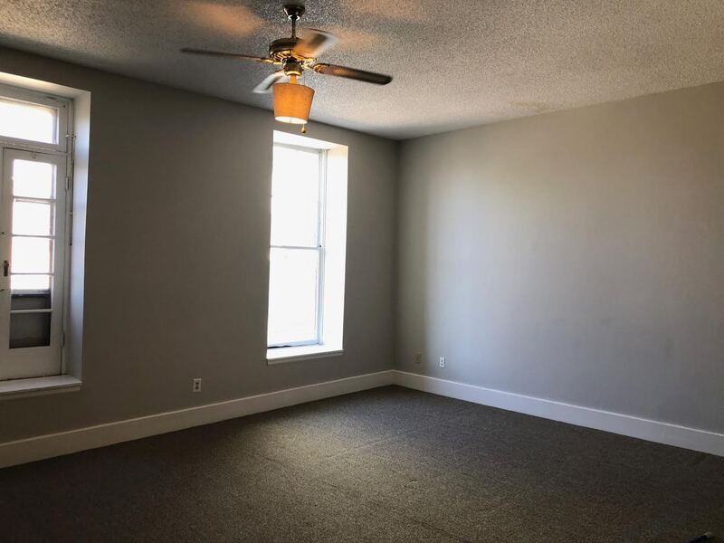 733 Massachusetts St - Photo 6 of 11