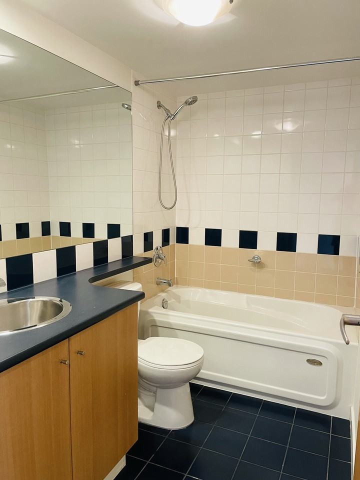 935 Seymour Street - Photo 5 of 12